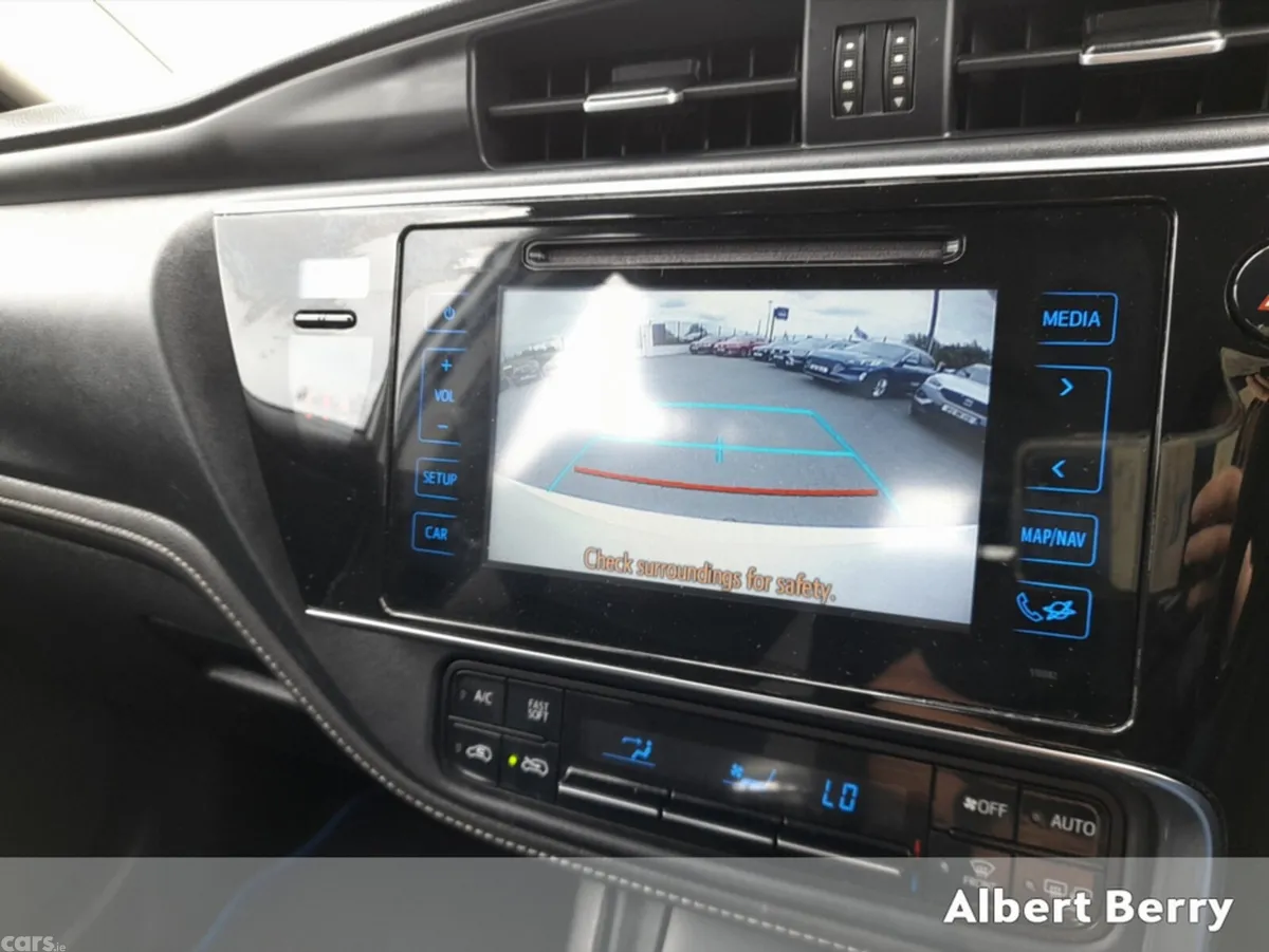 Toyota Auris Hatchback, Diesel, 2017, White