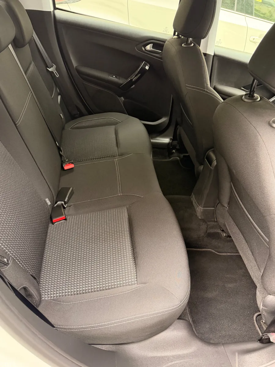 Peugeot 208 Hatchback, Petrol, 2020, White