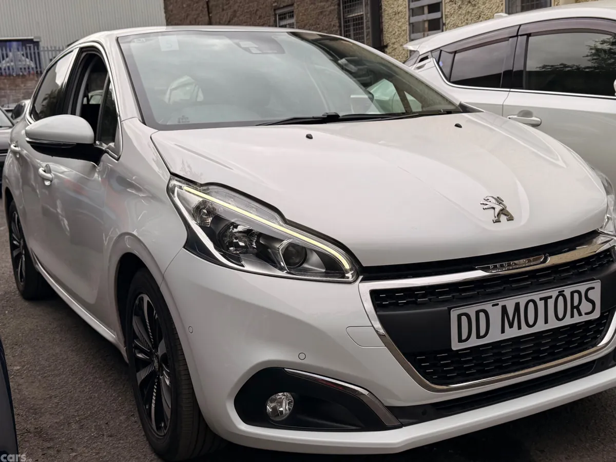 Peugeot 208 Hatchback, Petrol, 2020, White