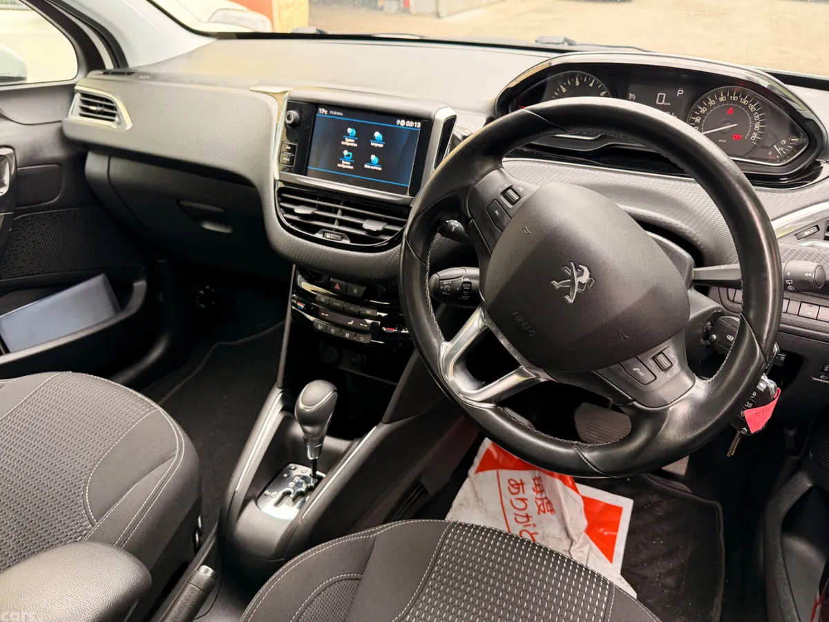 Peugeot 208 Hatchback, Petrol, 2020, White