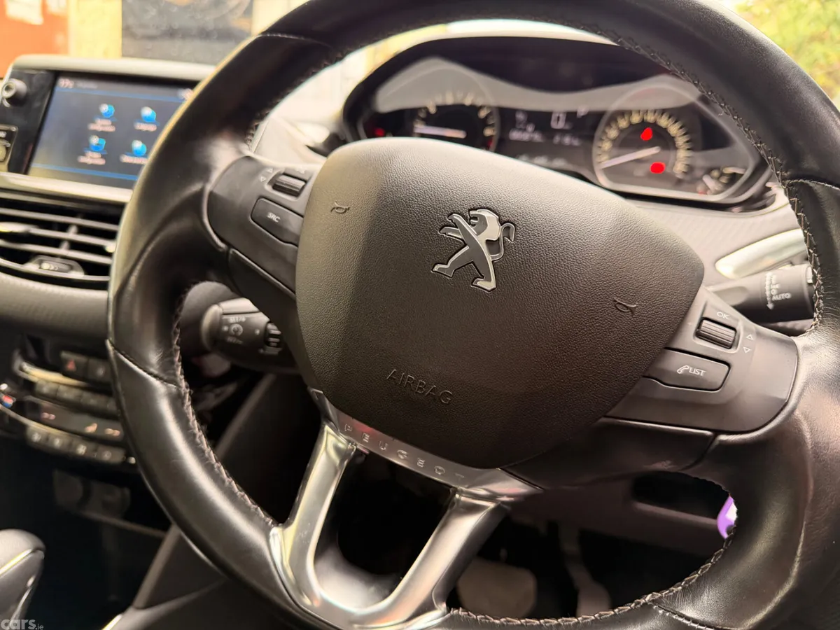 Peugeot 208 Hatchback, Petrol, 2020, White