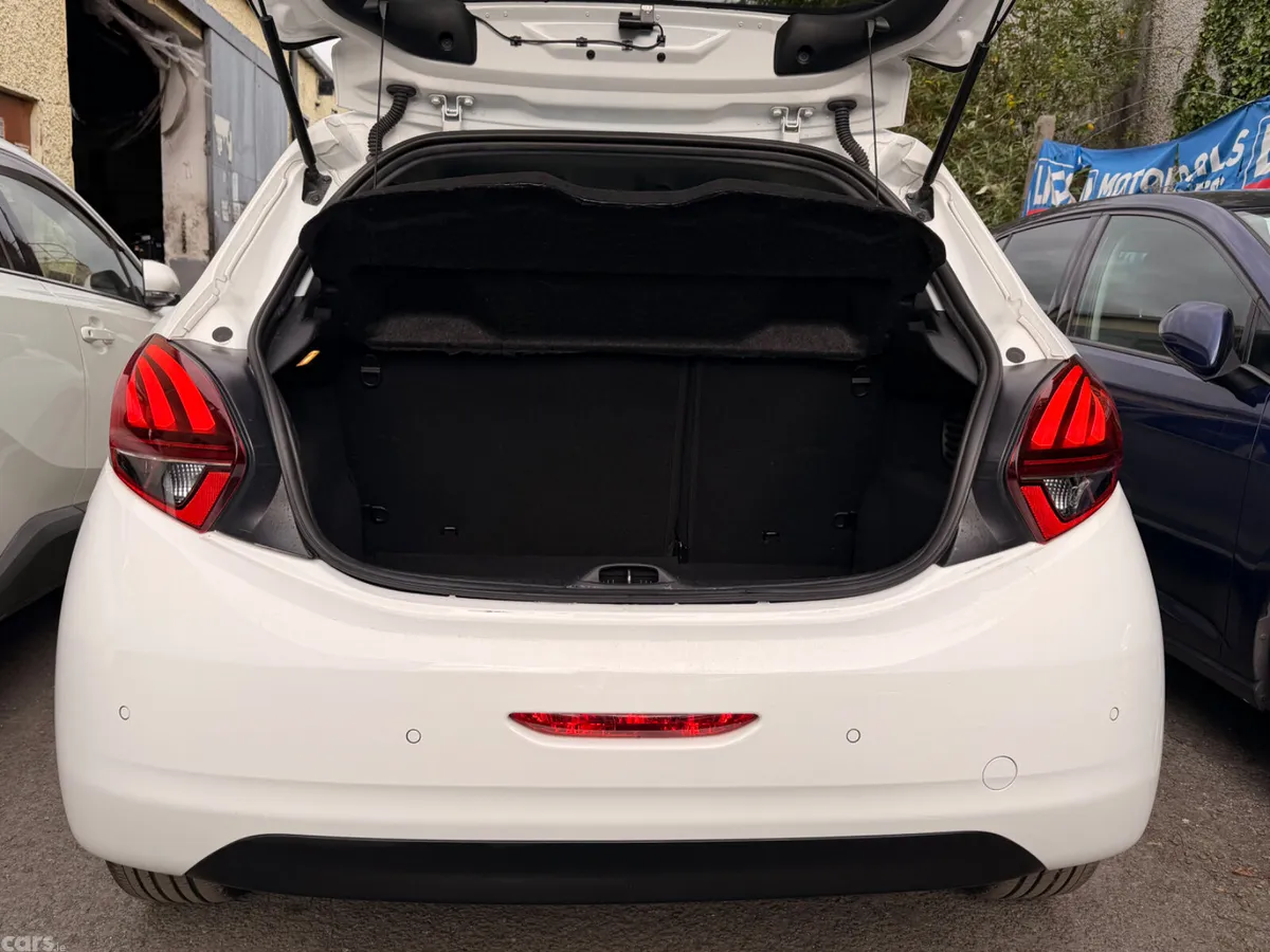 Peugeot 208 Hatchback, Petrol, 2020, White