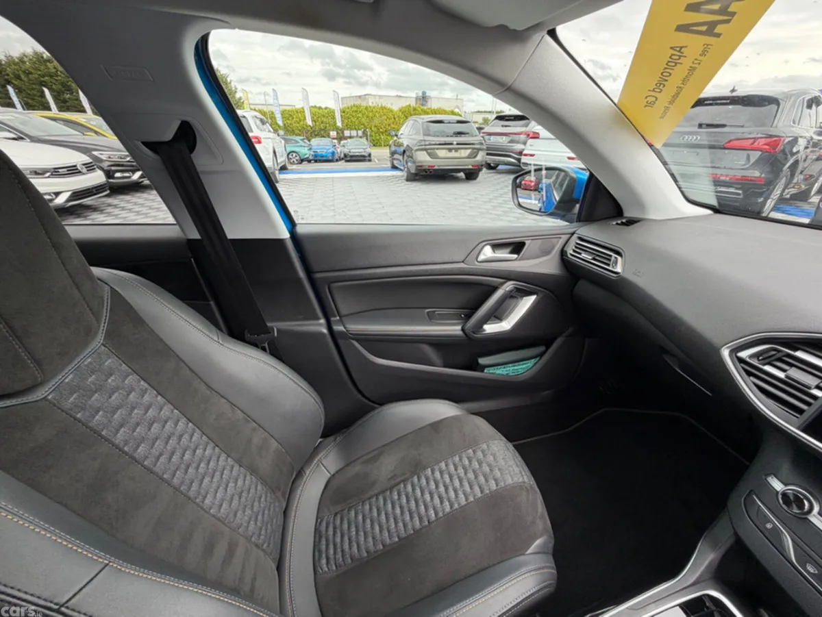 Peugeot 308 Hatchback, Diesel, 2021, Blue