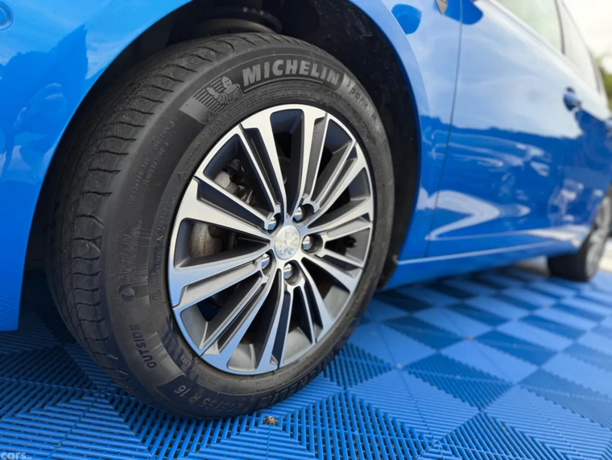 Peugeot 308 Hatchback, Diesel, 2021, Blue