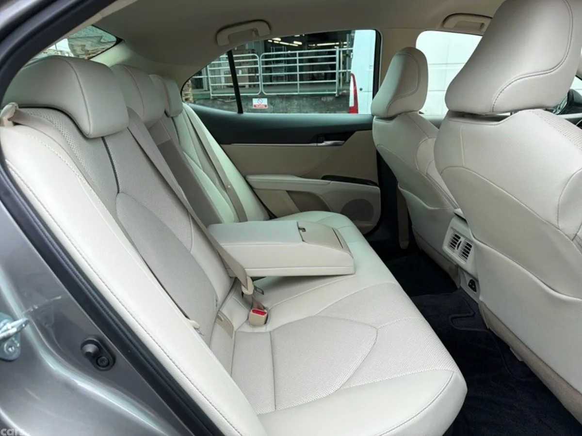 Toyota Camry Saloon, Petrol Hybrid, 2023, Grey