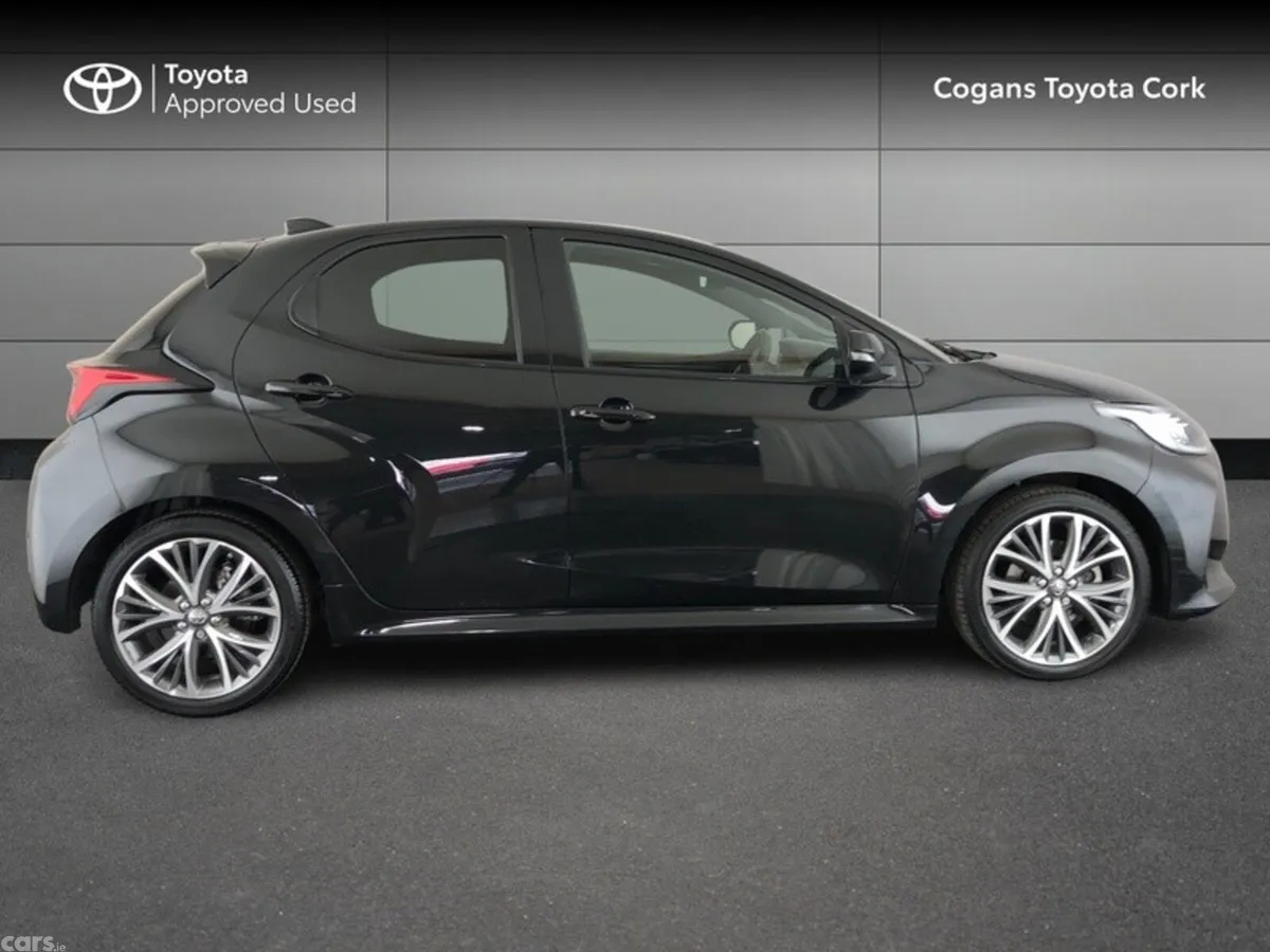 Toyota Yaris Hatchback, Petrol Hybrid, 2024, Black