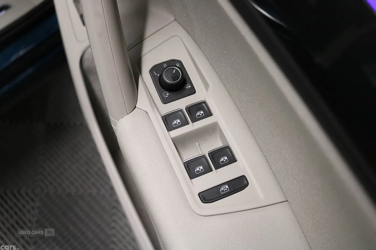 Volkswagen Tiguan SUV, Petrol Hybrid, 2023, Blue