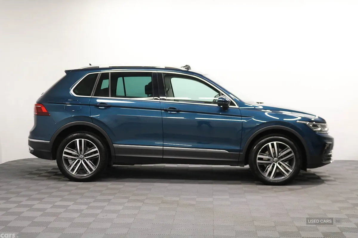 Volkswagen Tiguan SUV, Petrol Hybrid, 2023, Blue