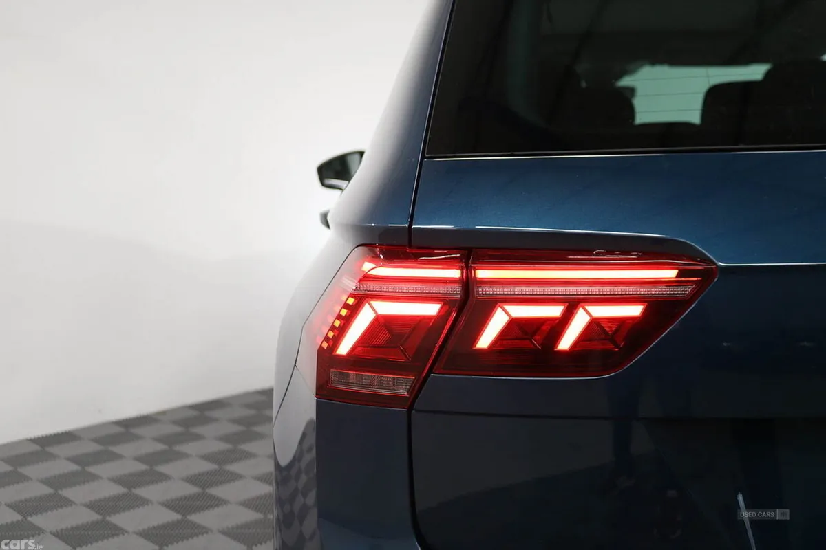 Volkswagen Tiguan SUV, Petrol Hybrid, 2023, Blue