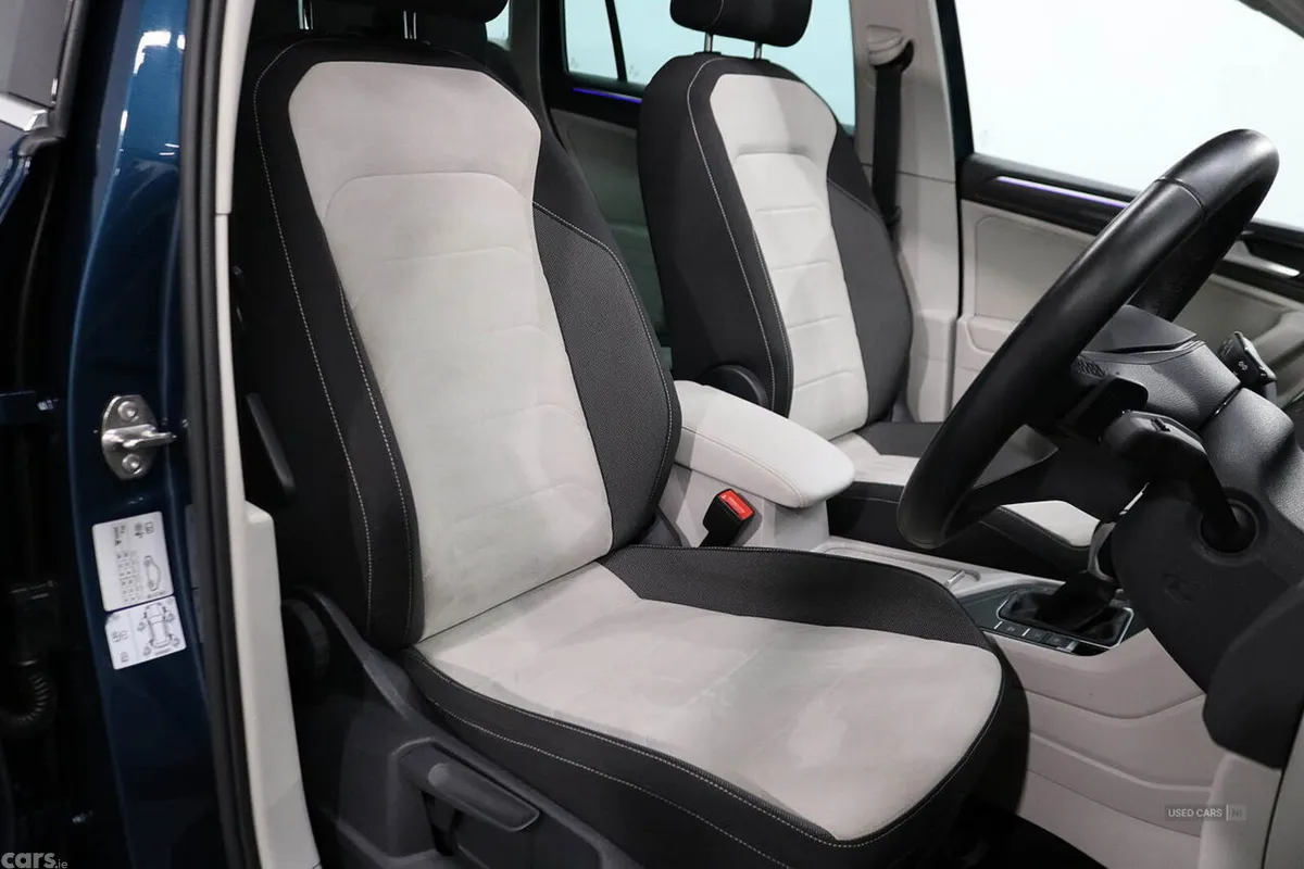 Volkswagen Tiguan SUV, Petrol Hybrid, 2023, Blue