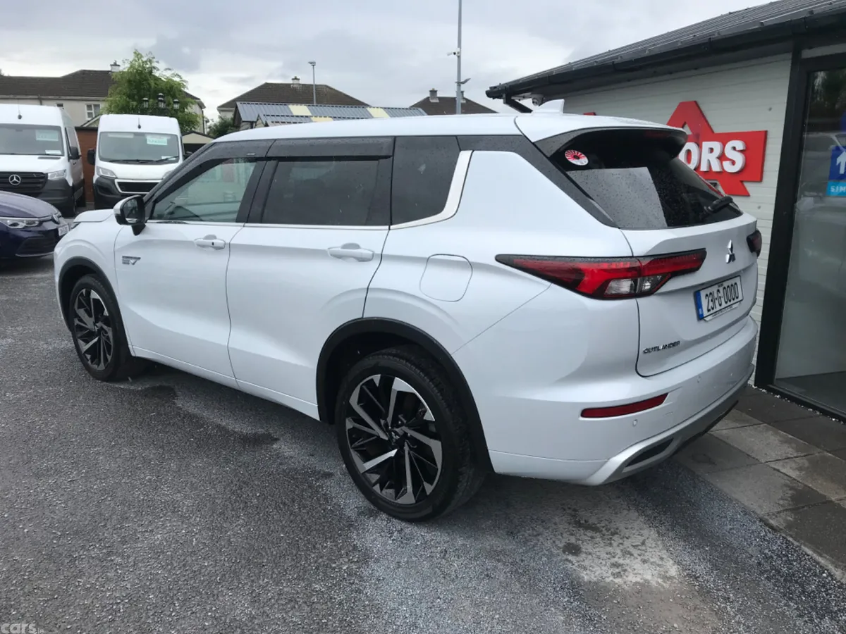 Mitsubishi Outlander SUV, Petrol Plug-in Hybrid, 2023, White