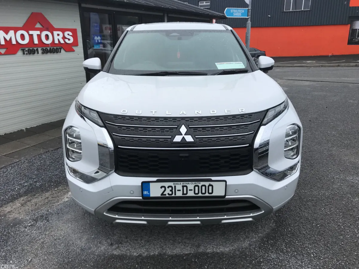 Mitsubishi Outlander SUV, Petrol Plug-in Hybrid, 2023, White