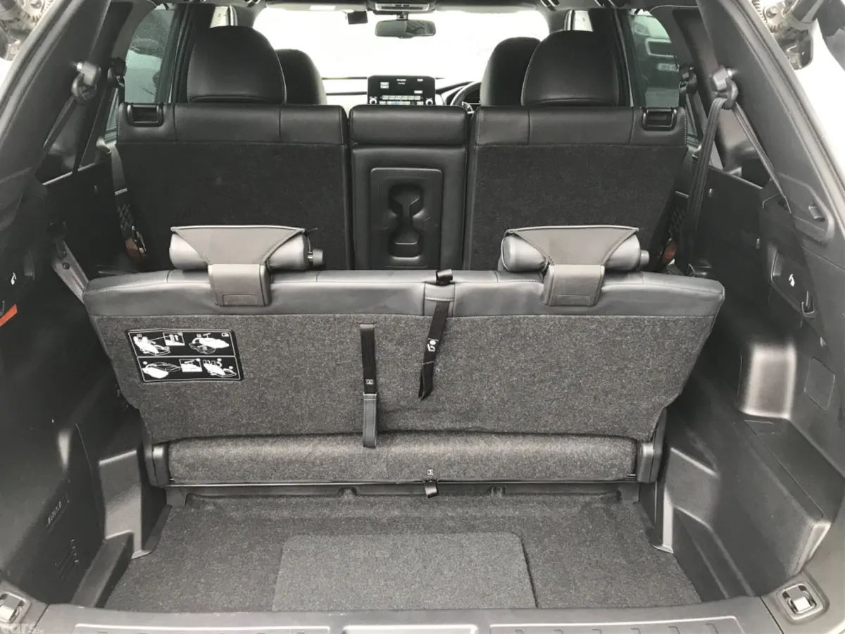 Mitsubishi Outlander SUV, Petrol Plug-in Hybrid, 2023, White