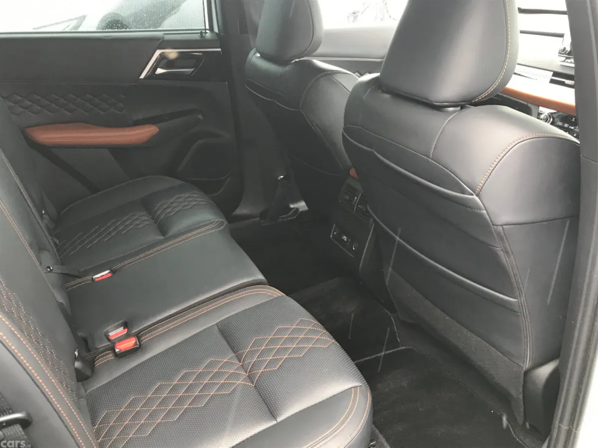 Mitsubishi Outlander SUV, Petrol Plug-in Hybrid, 2023, White