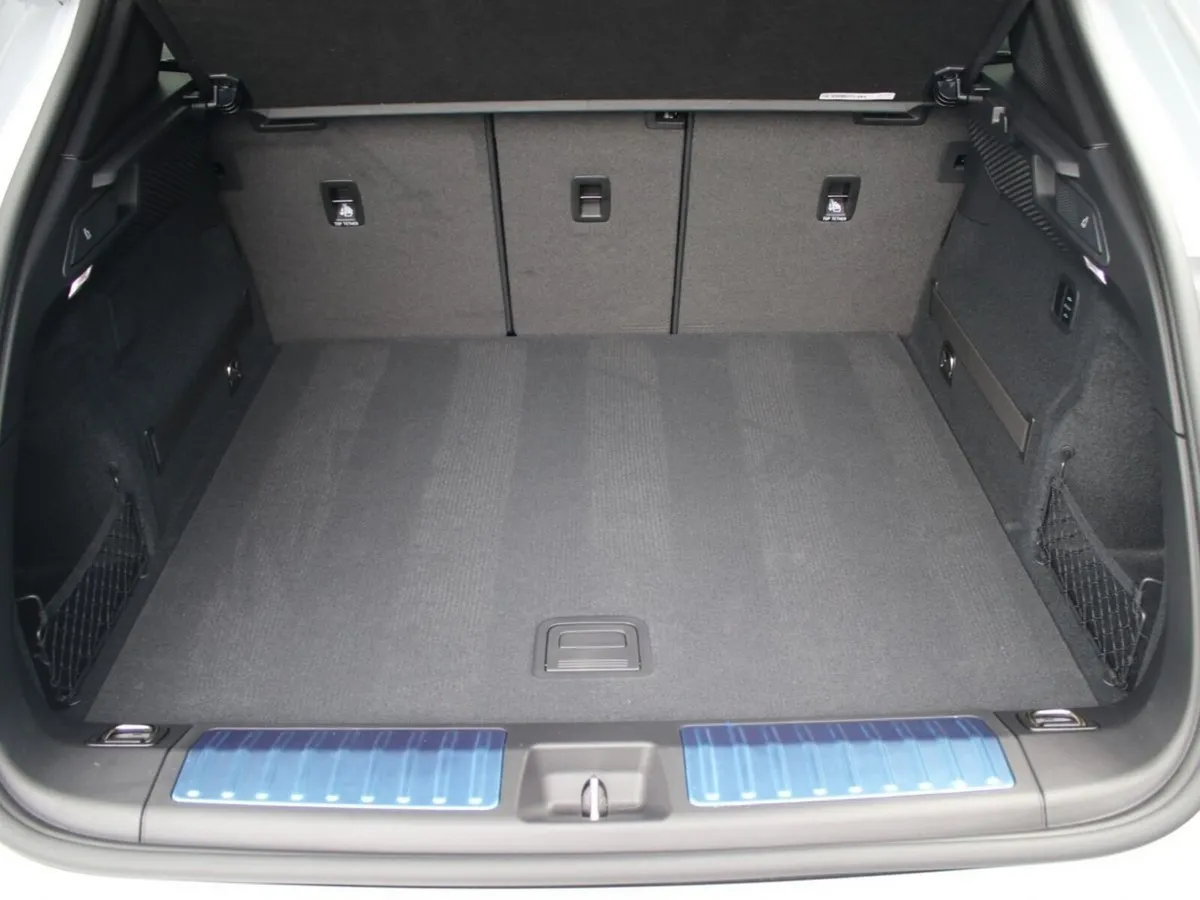Porsche Macan SUV, Electric, 2026, Grey