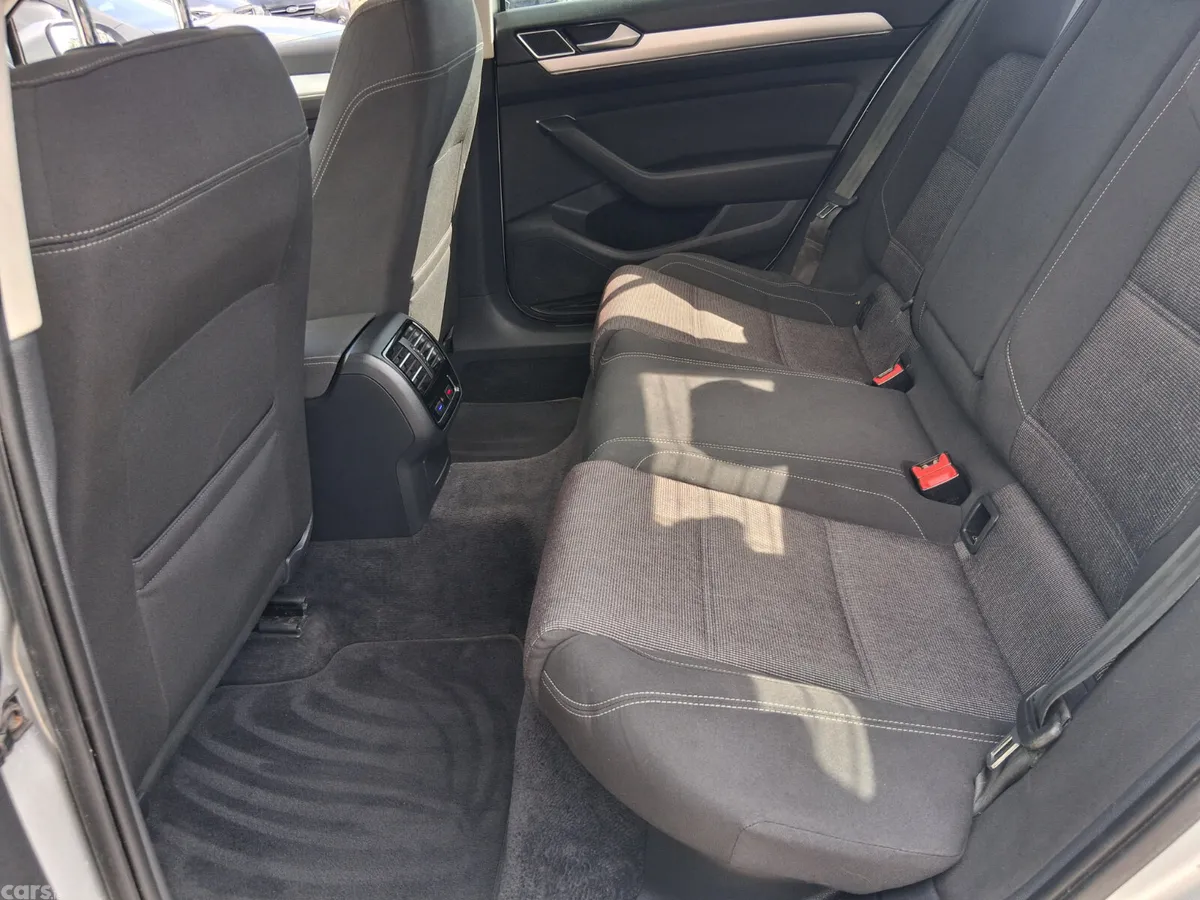 Volkswagen Passat Saloon, Diesel, 2015, Silver