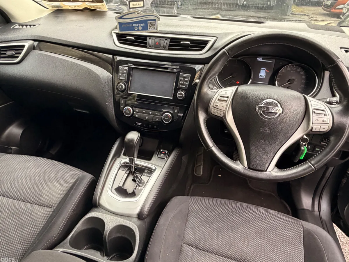Nissan Qashqai SUV, Diesel, 2017, Grey