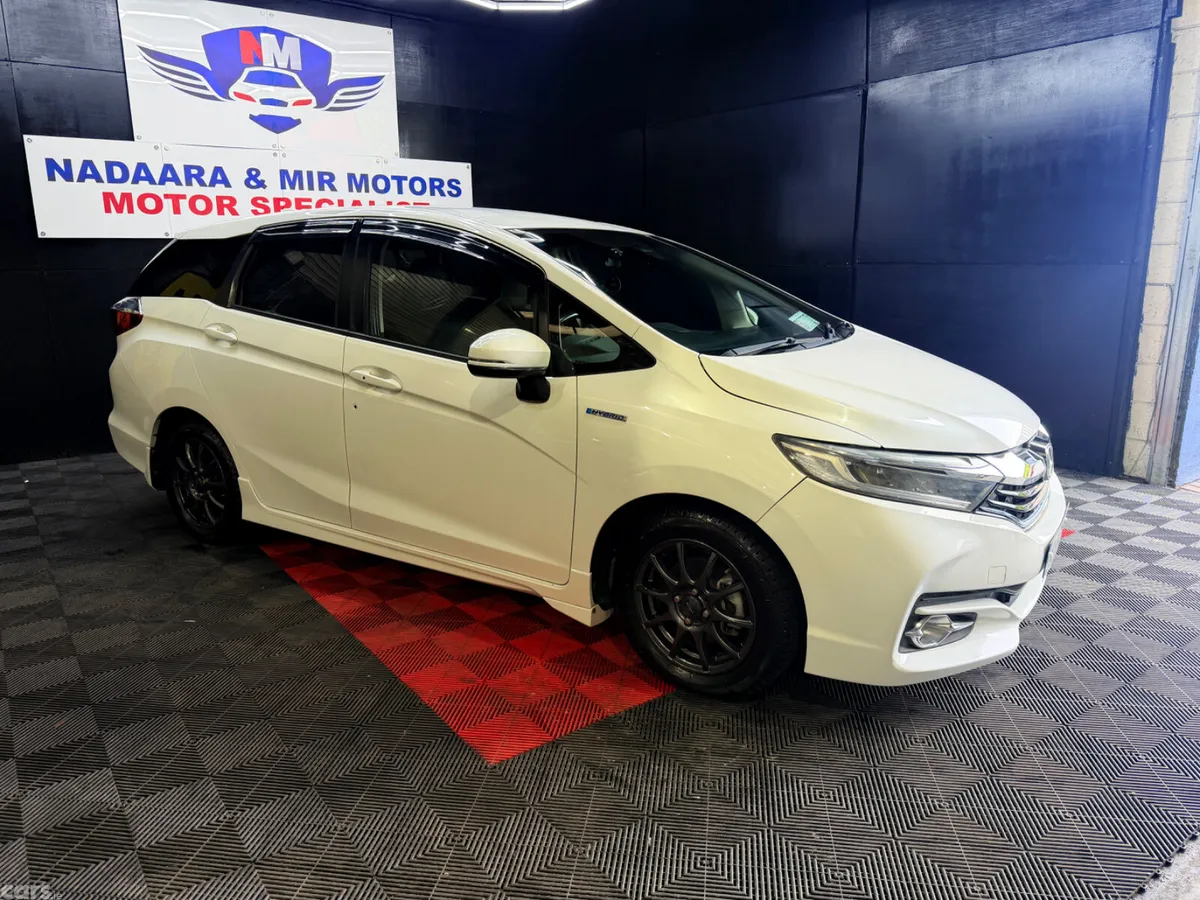 Honda Shuttle MPV, Petrol Hybrid, 2016, White