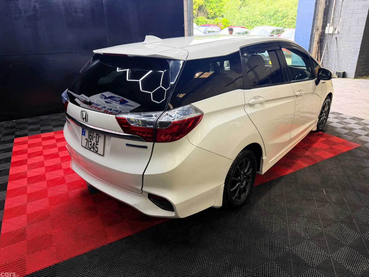 Honda Shuttle MPV, Petrol Hybrid, 2016, White