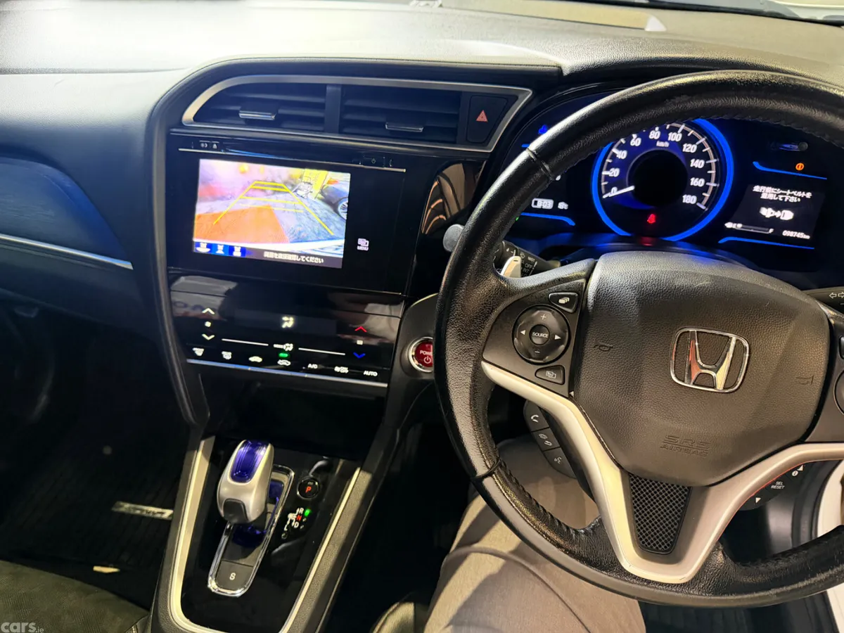 Honda Shuttle MPV, Petrol Hybrid, 2016, White