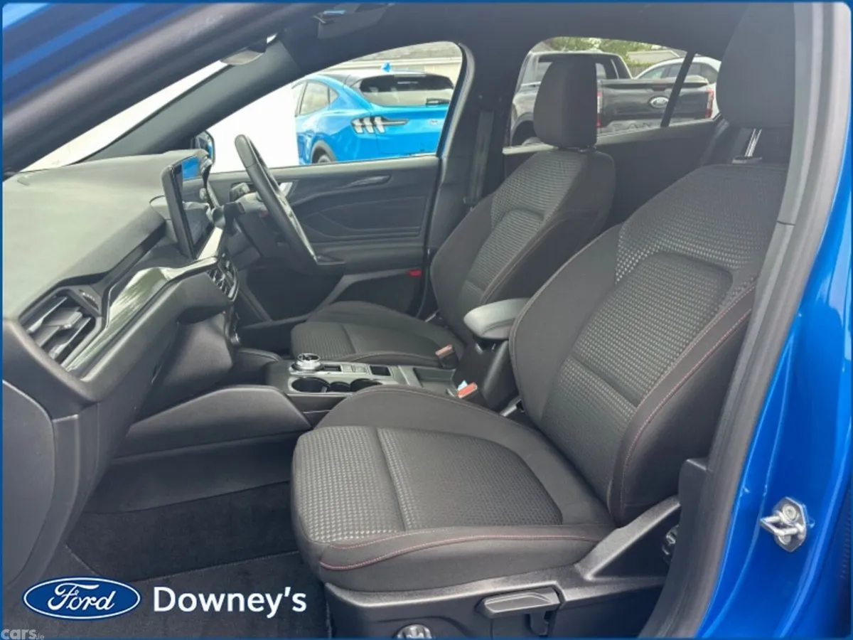 Ford Focus Hatchback, Diesel, 2024, Blue