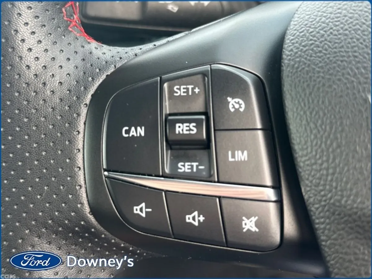 Ford Focus Hatchback, Diesel, 2024, Blue