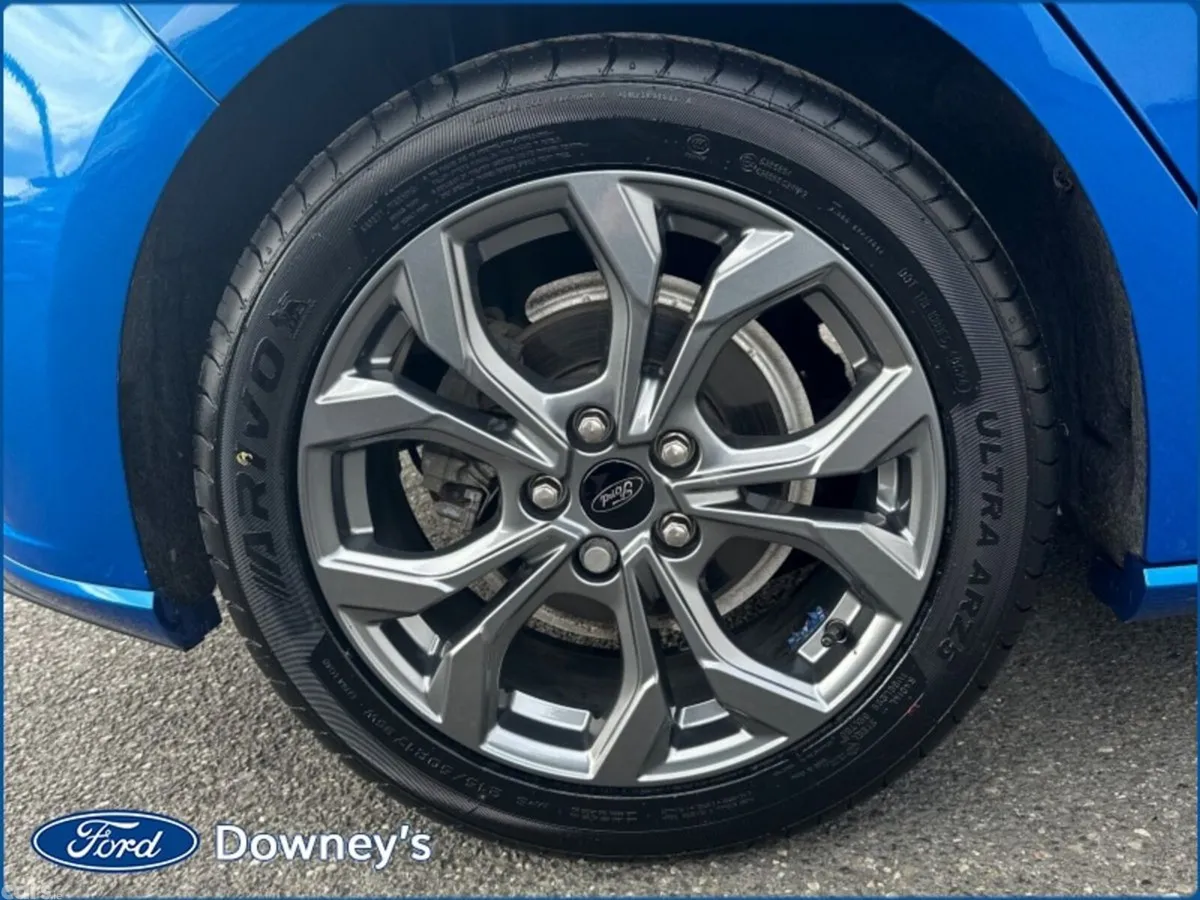 Ford Focus Hatchback, Diesel, 2024, Blue