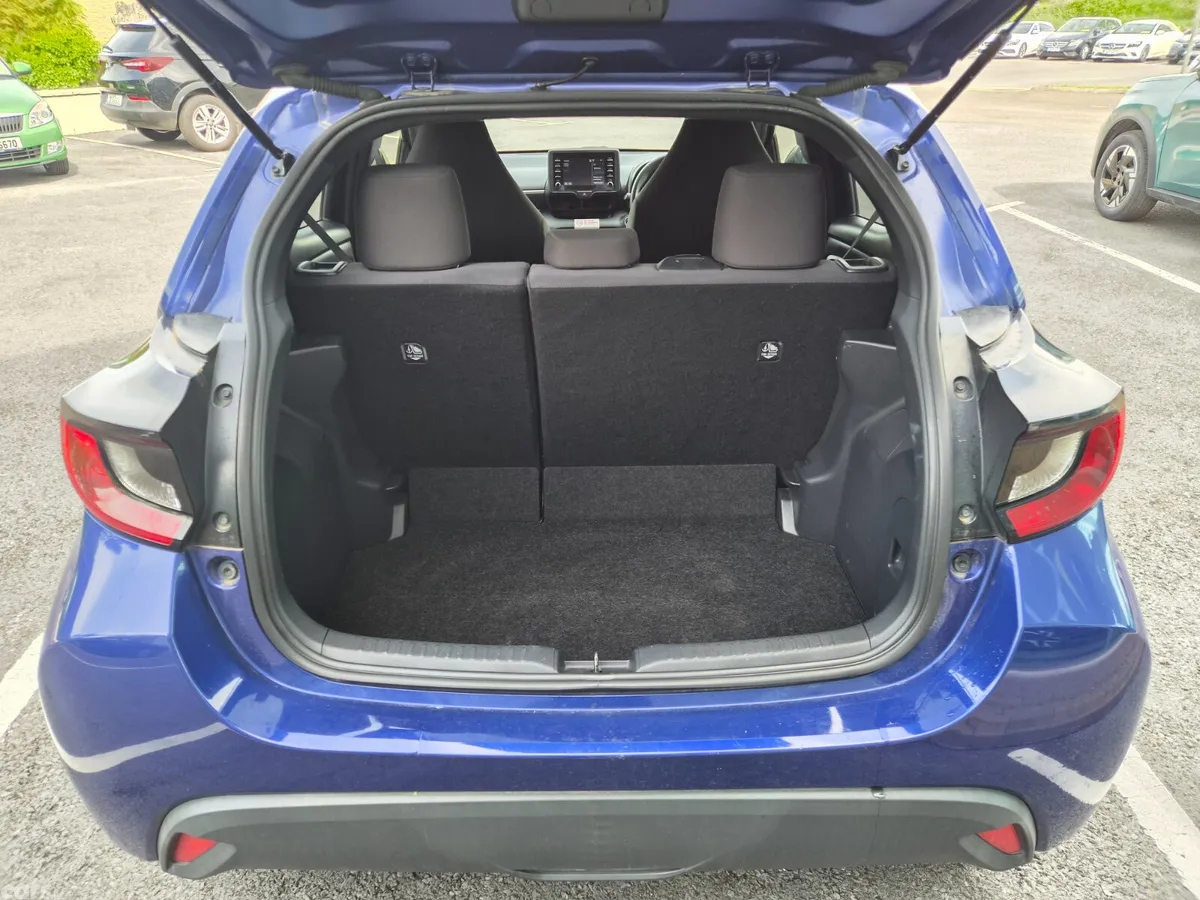 Toyota Yaris Hatchback, Petrol, 2022, Blue