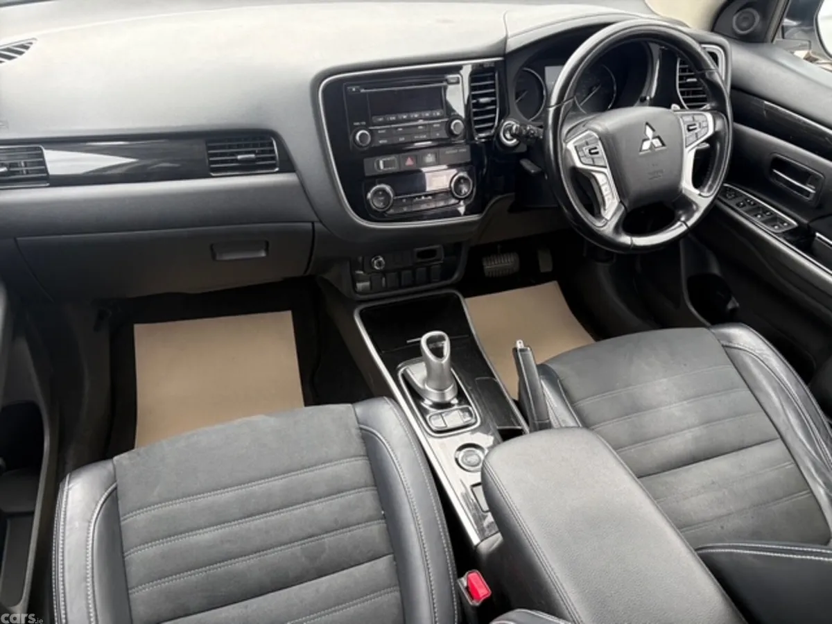 Mitsubishi Outlander SUV, Petrol Plug-in Hybrid, 2016, White