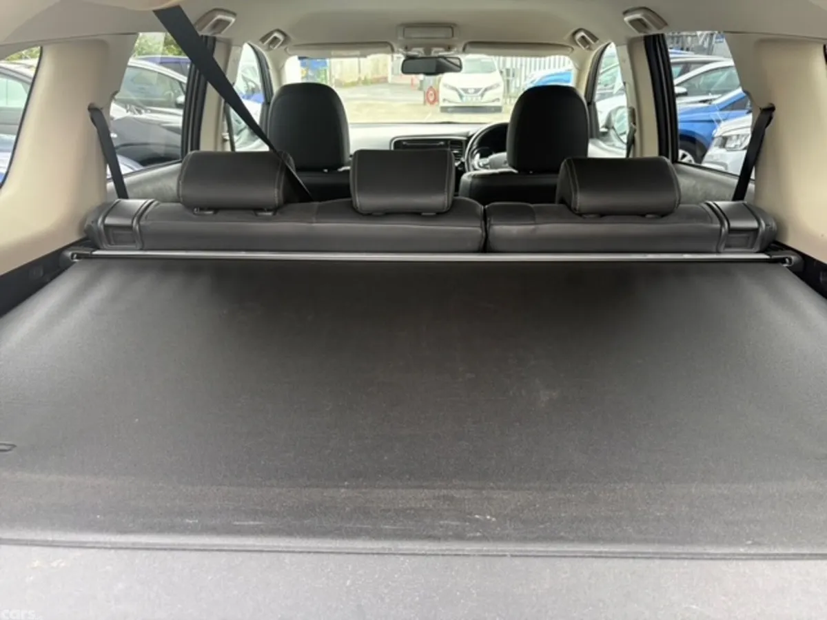 Mitsubishi Outlander SUV, Petrol Plug-in Hybrid, 2016, White