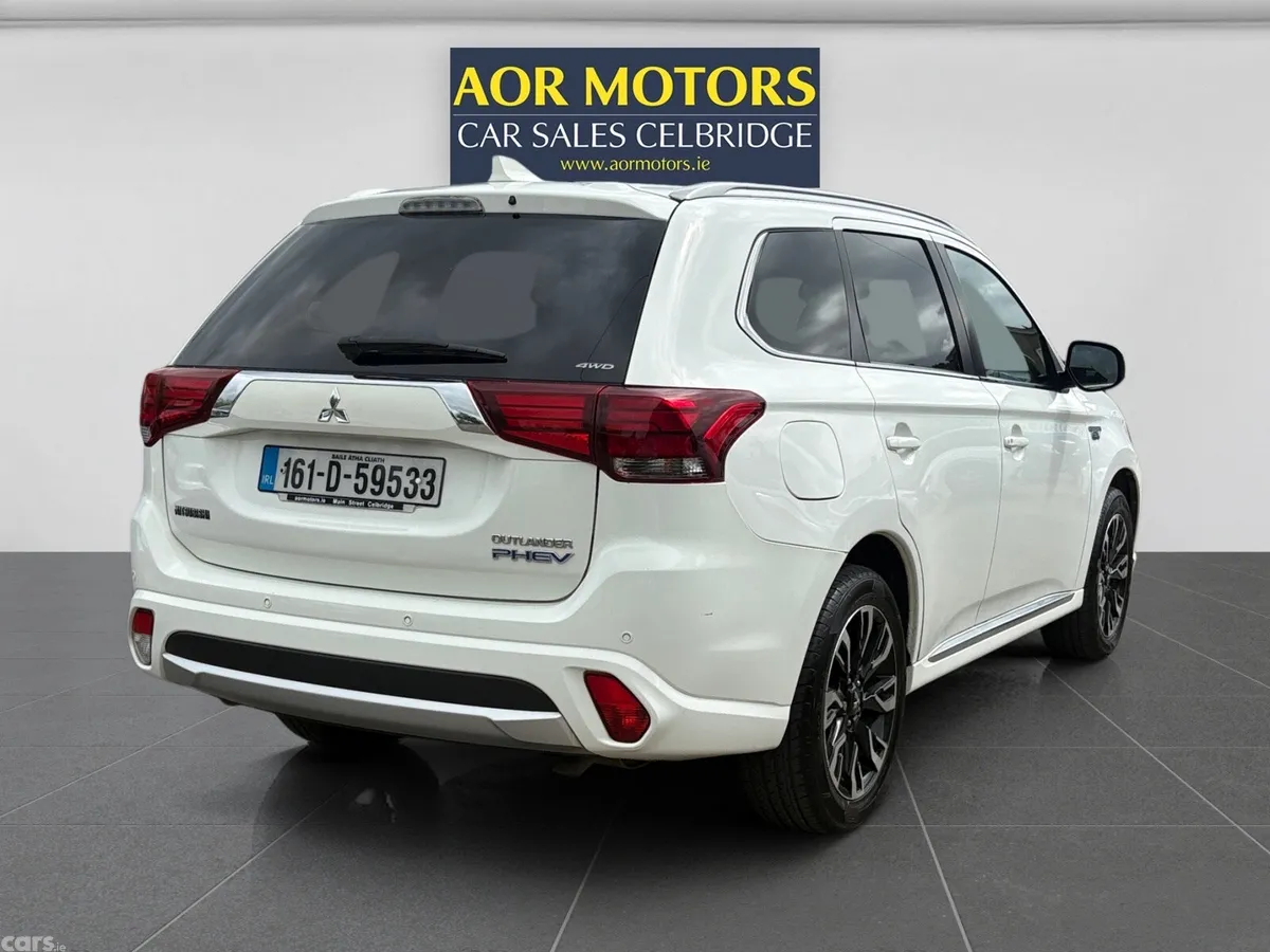 Mitsubishi Outlander SUV, Petrol Plug-in Hybrid, 2016, White