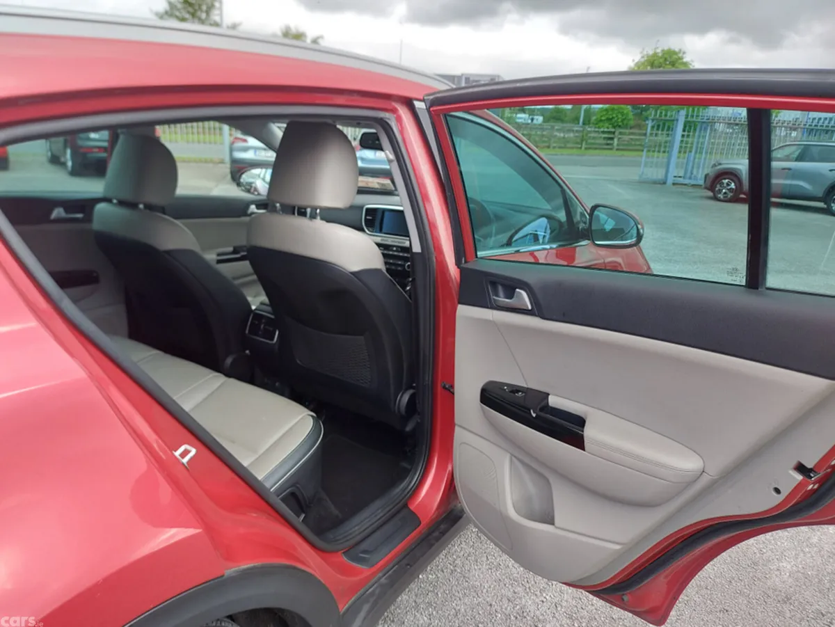 Kia Sportage MPV, Diesel, 2019, Red