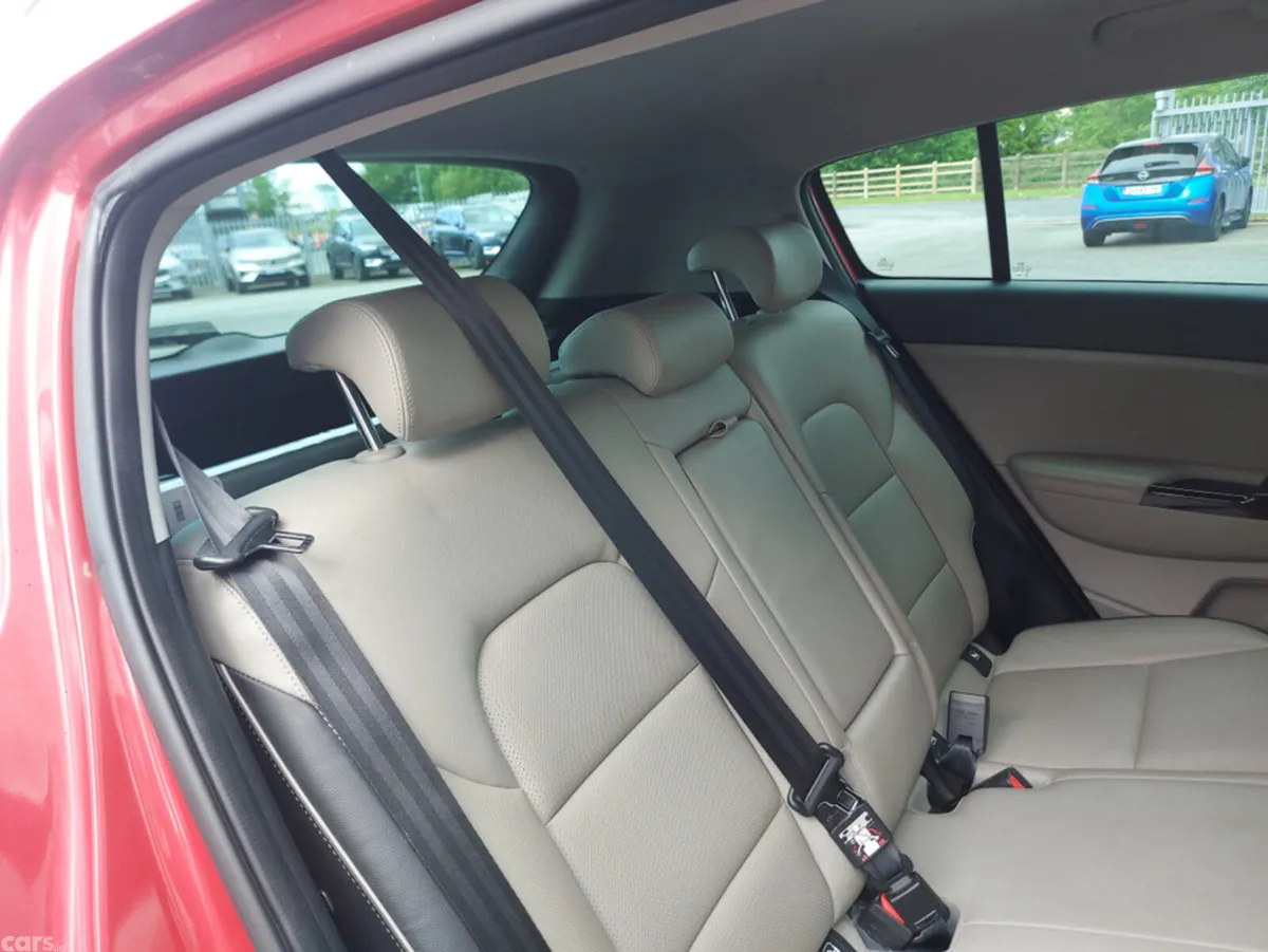 Kia Sportage MPV, Diesel, 2019, Red