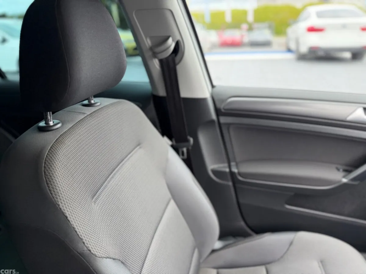 Volkswagen Golf Estate, Petrol, 2019, White