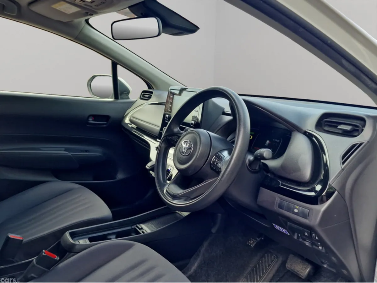 Toyota Aqua Hatchback, Petrol Hybrid, 2021, White
