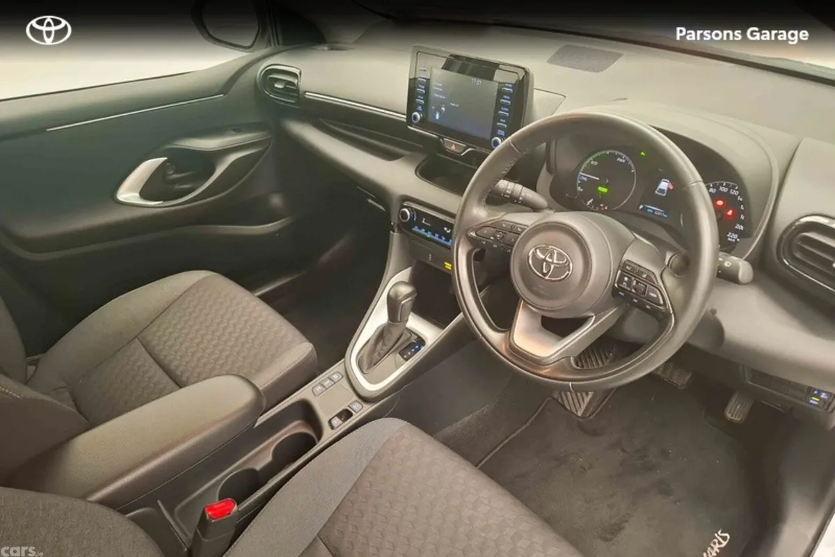 Toyota Yaris Hatchback, Petrol Hybrid, 2023, White