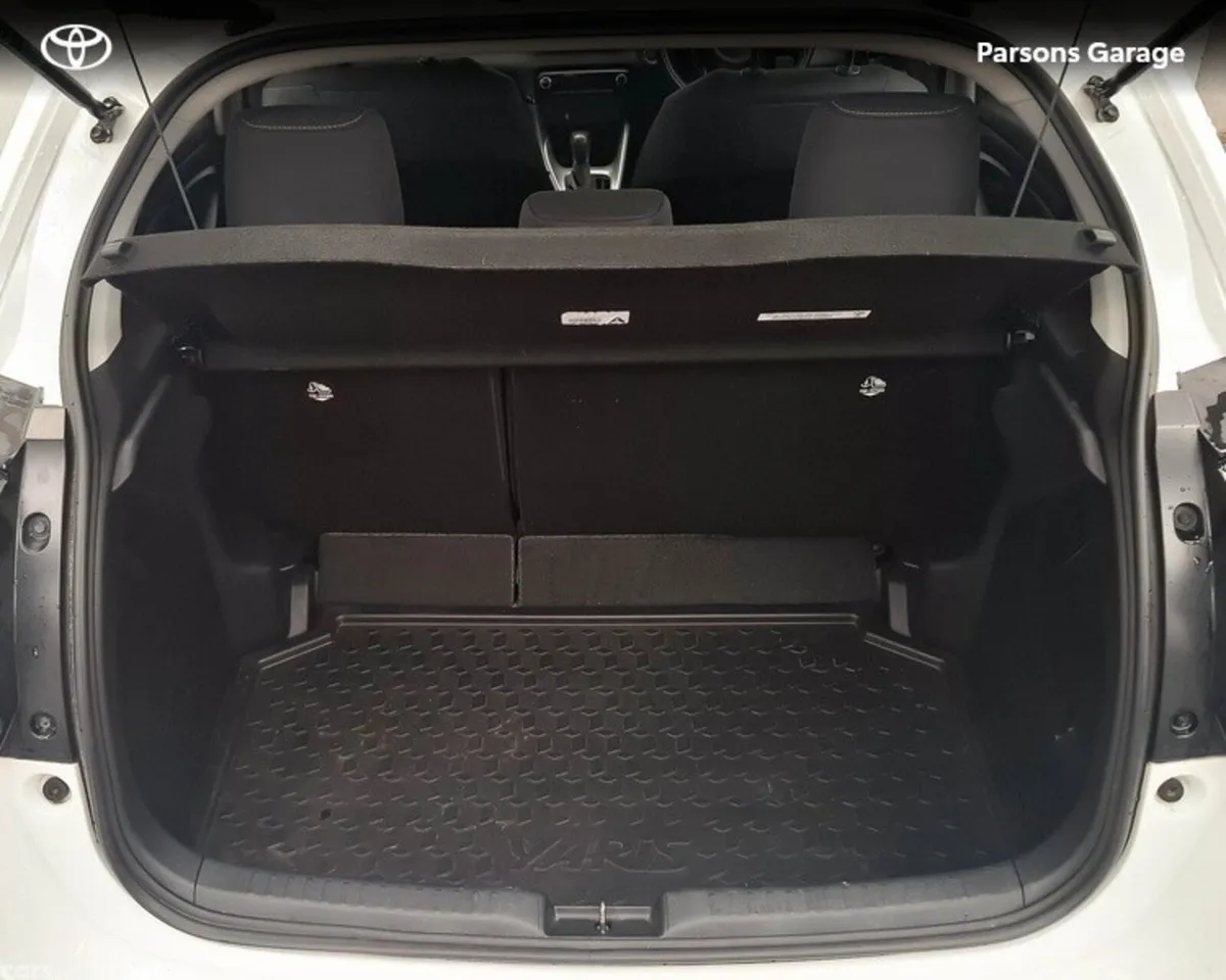 Toyota Yaris Hatchback, Petrol Hybrid, 2023, White