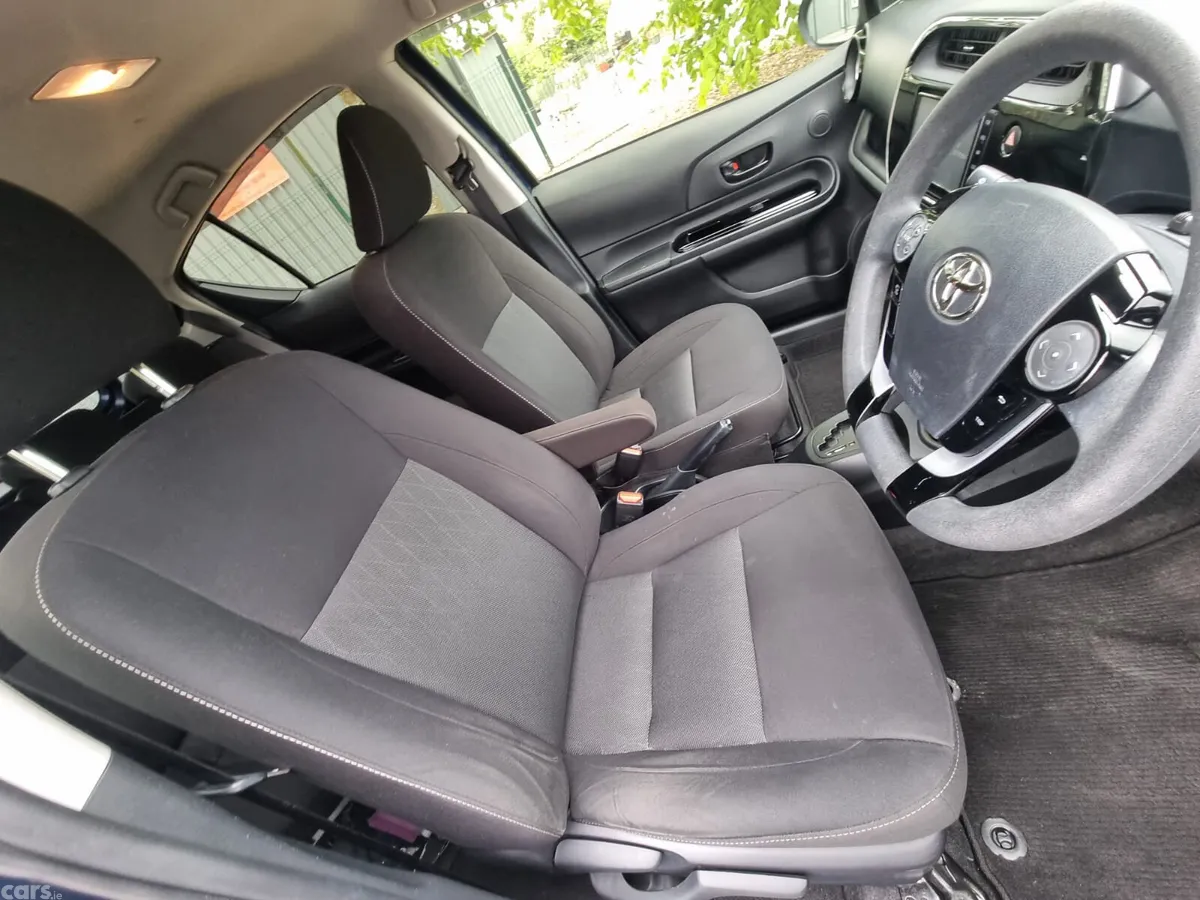 Toyota Aqua Hatchback, Petrol Hybrid, 2019, Blue