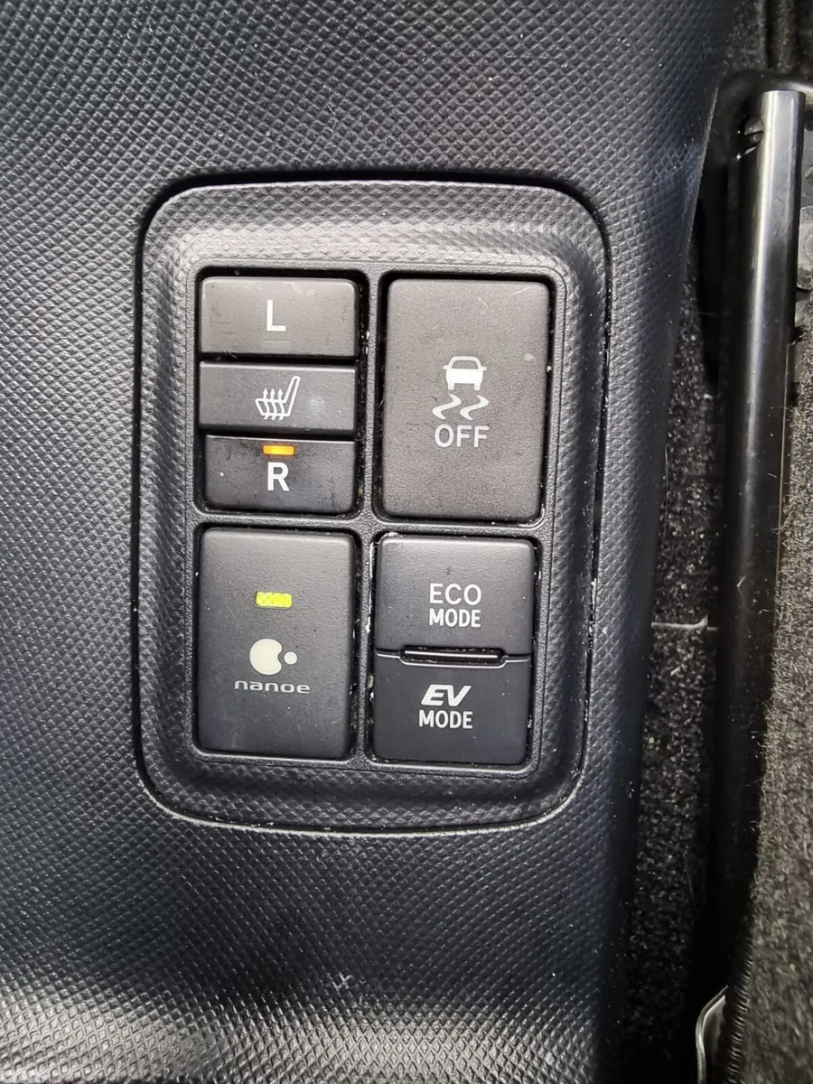 Toyota Aqua Hatchback, Petrol Hybrid, 2019, Blue