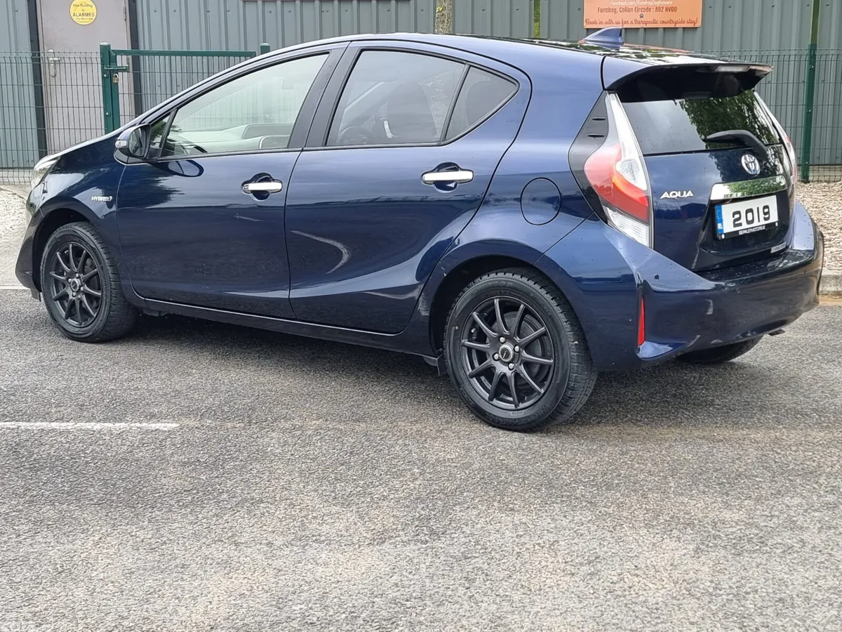 Toyota Aqua Hatchback, Petrol Hybrid, 2019, Blue