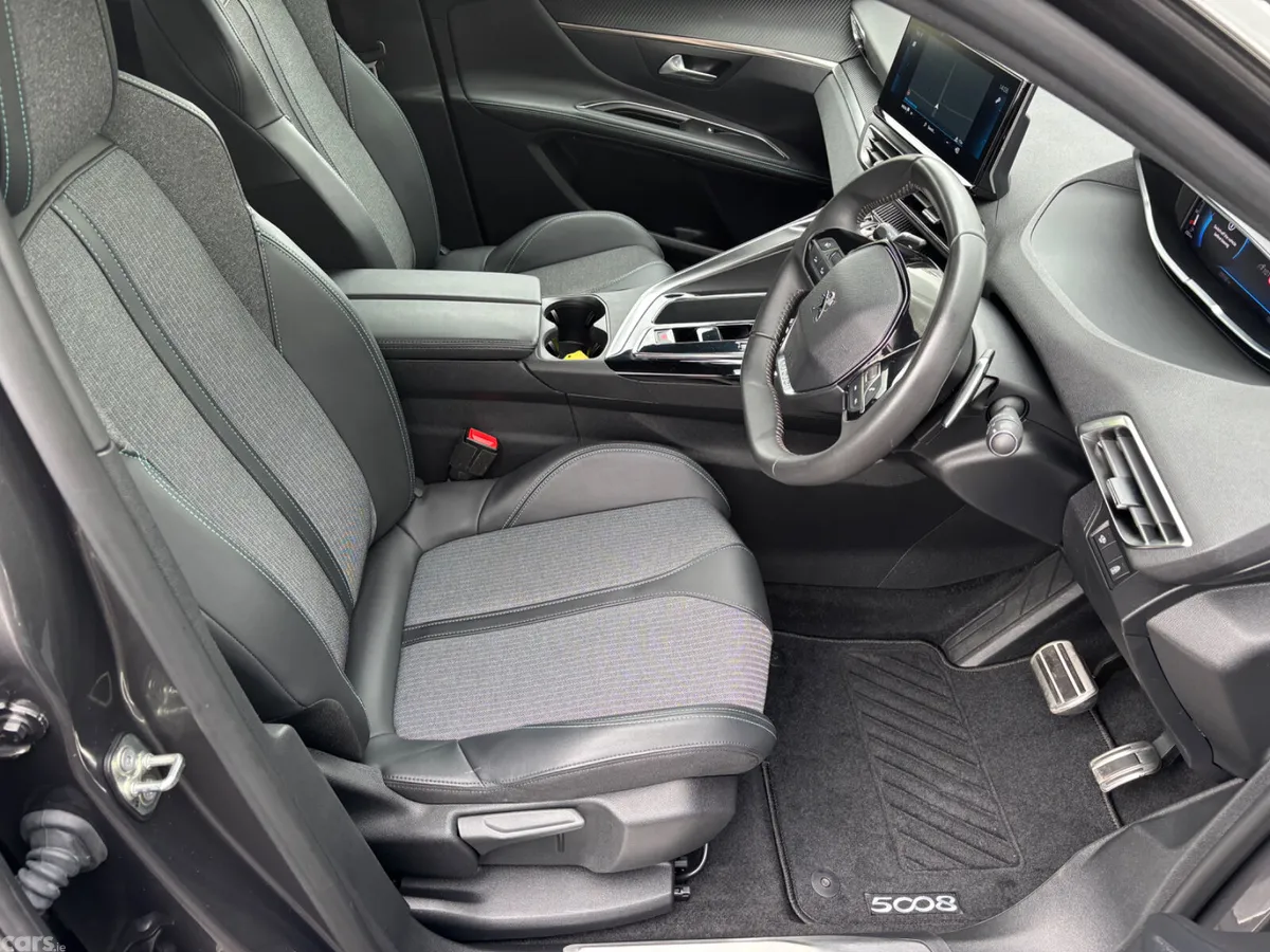 Peugeot 5008 MPV, Petrol Hybrid, 2024, Grey