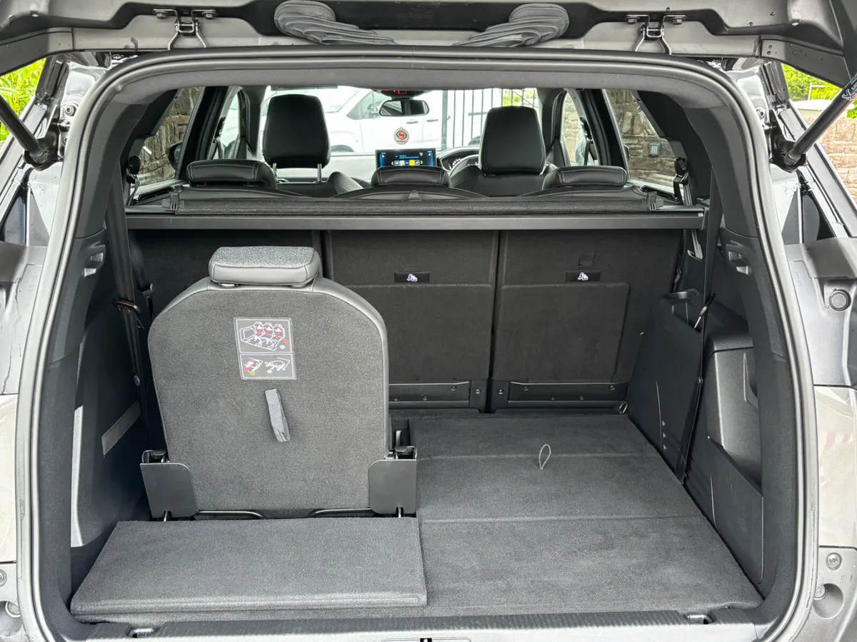 Peugeot 5008 MPV, Petrol Hybrid, 2024, Grey