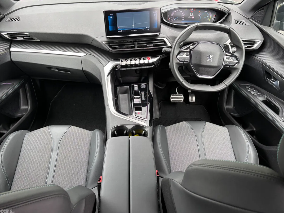 Peugeot 5008 MPV, Petrol Hybrid, 2024, Grey