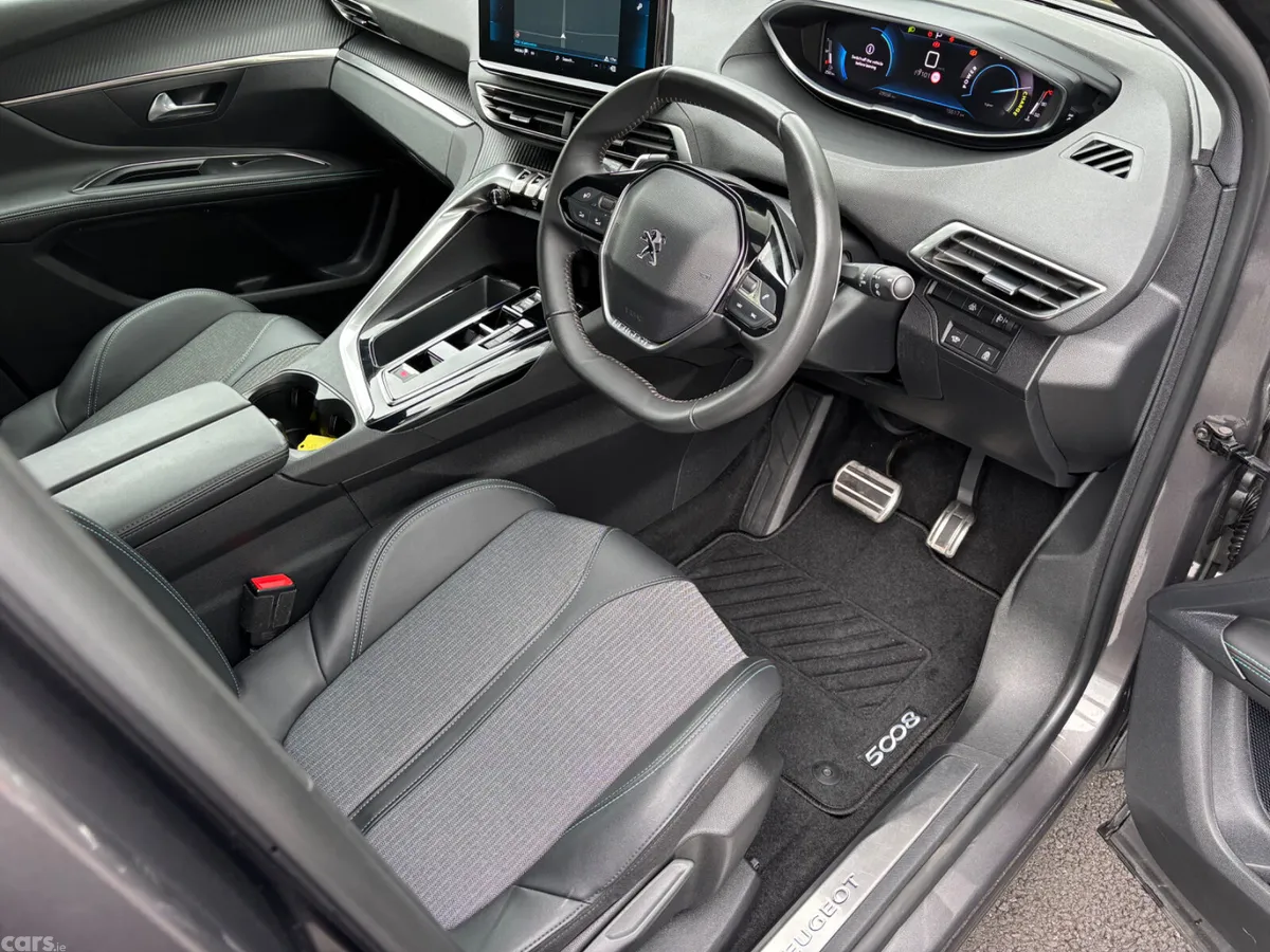 Peugeot 5008 MPV, Petrol Hybrid, 2024, Grey