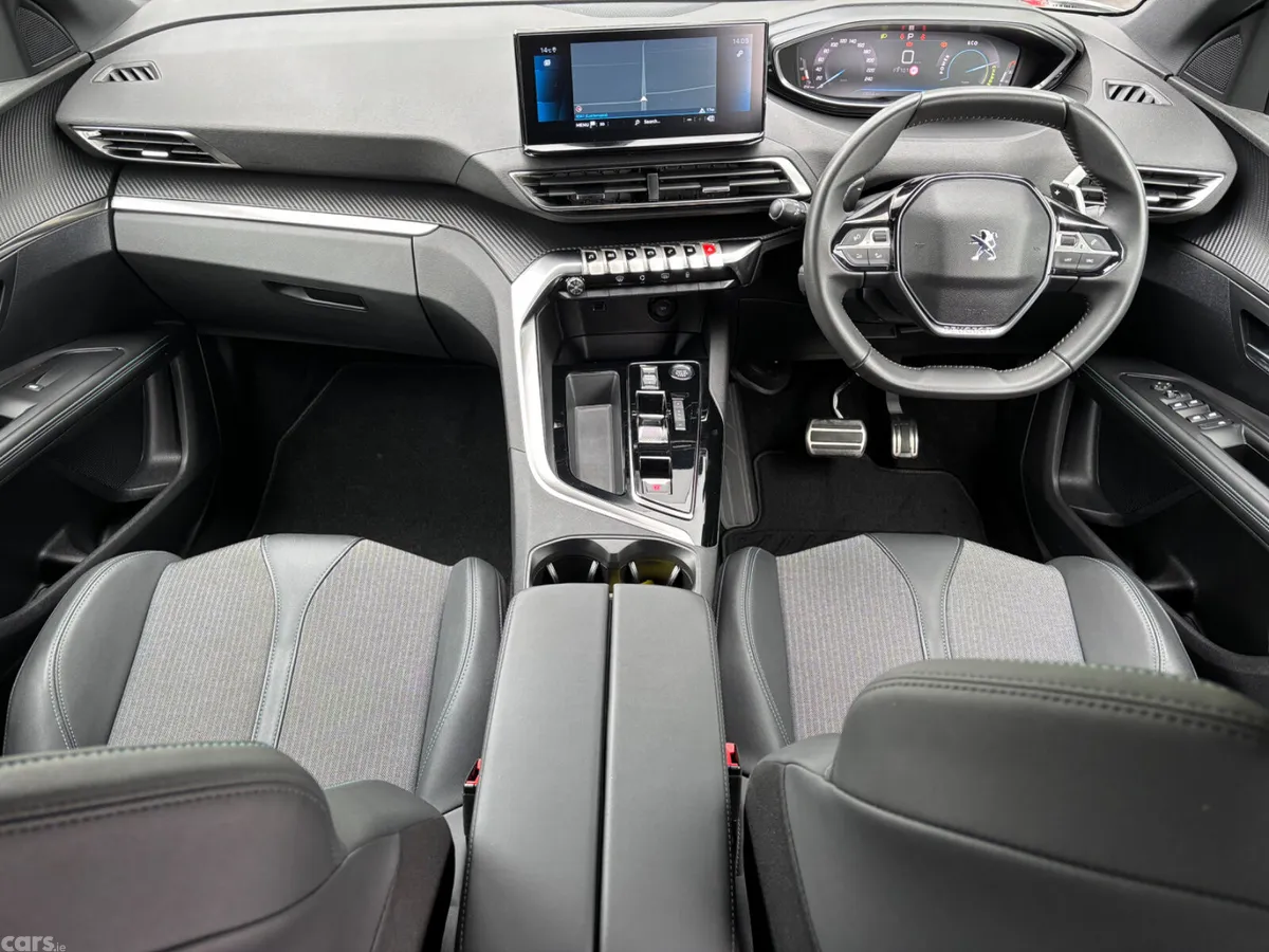 Peugeot 5008 MPV, Petrol Hybrid, 2024, Grey