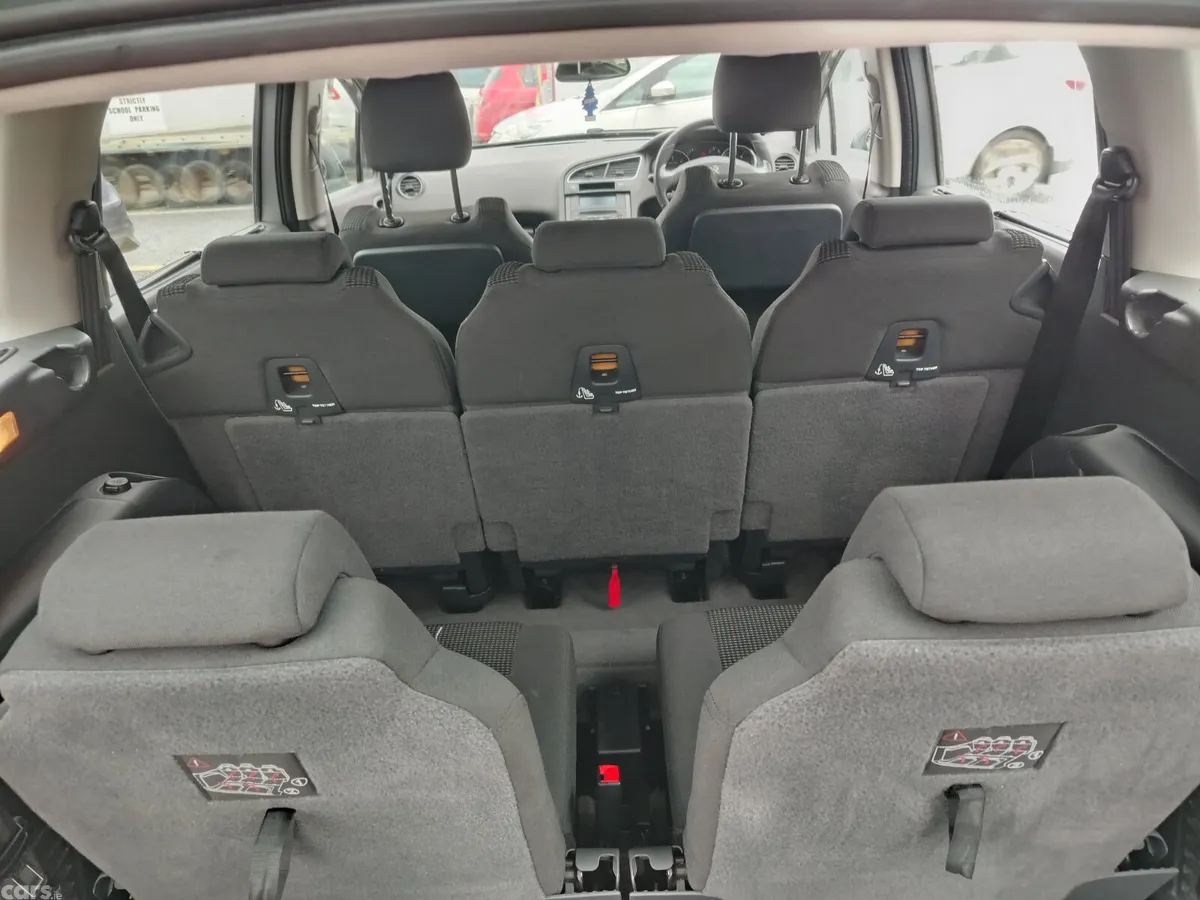 Peugeot 5008 MPV, Diesel, 2015, Silver