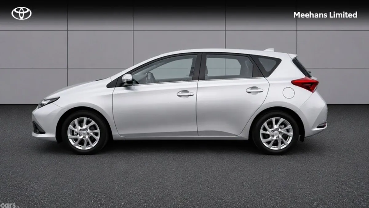 Toyota Auris Hatchback, Diesel, 2016, Silver