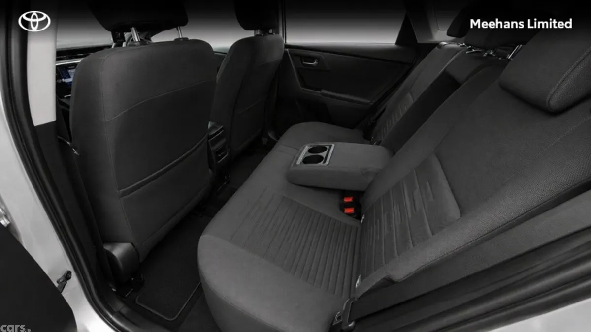 Toyota Auris Hatchback, Diesel, 2016, Silver