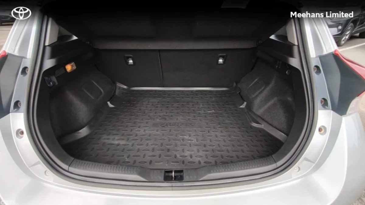 Toyota Auris Hatchback, Diesel, 2016, Silver