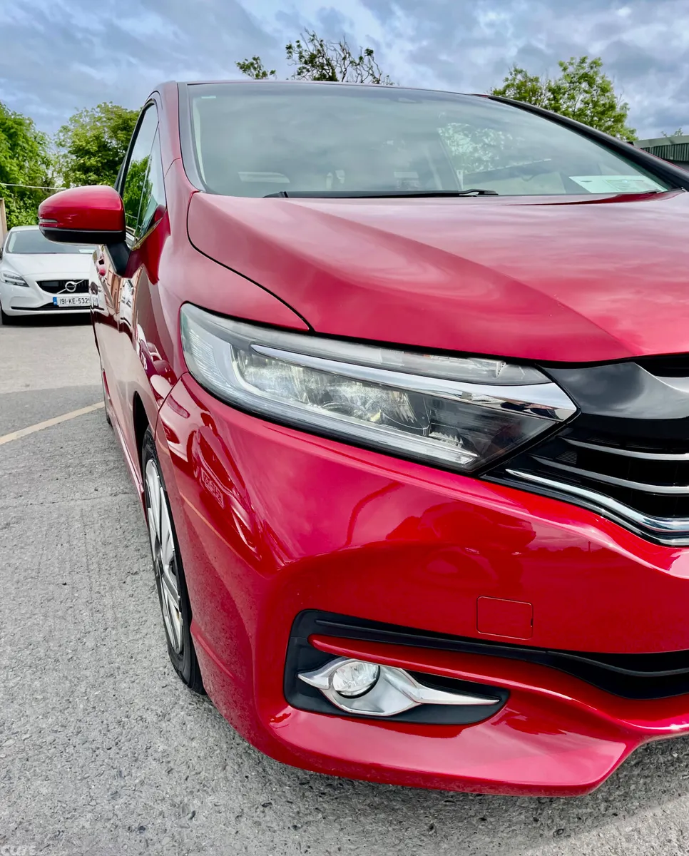Honda Shuttle MPV, Petrol Hybrid, 2018, Red